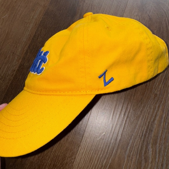 University of Pittsburgh Hat with Pin - Picture 4 of 12